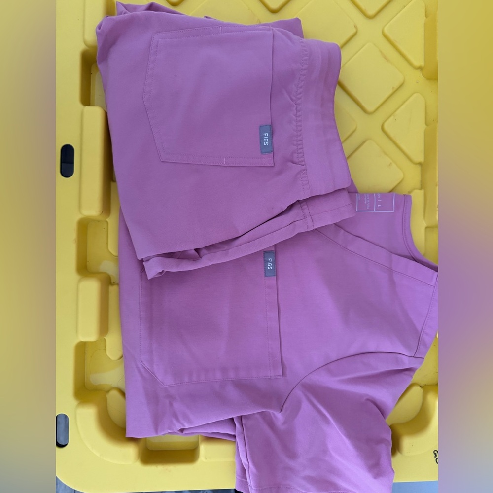 Figs Women's Lavender Cargo Shorts